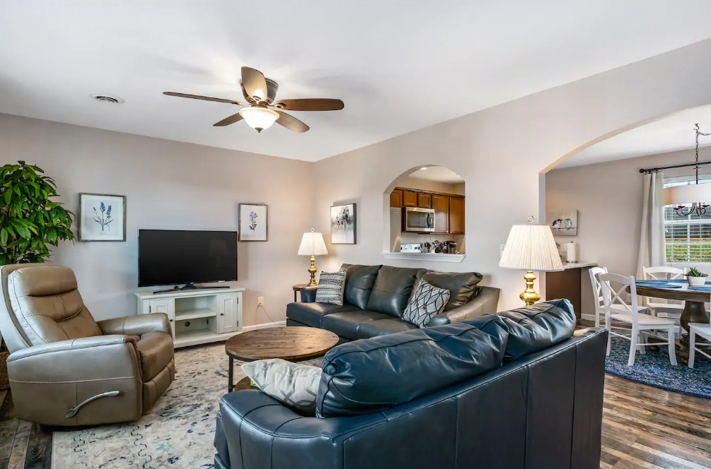 Nathan Mitchell - Bristol, TN Airbnb Rental Listing near Bristol Motor Speedway - Living Room