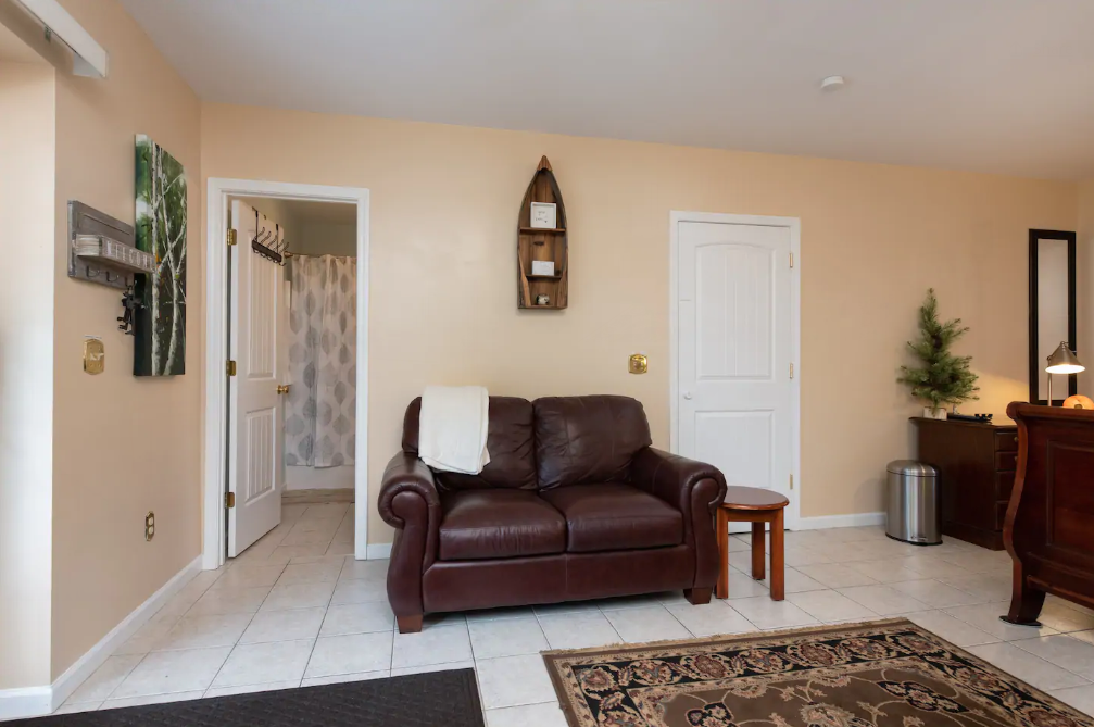 Nathan Mitchell - Johnson City, TN Airbnb Listing - Amenities - Hot Tub - Living Room  2