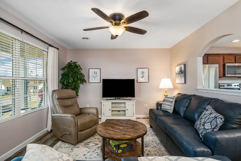 Nathan Mitchell - Bristol, TN Airbnb Rental Listing near Bristol Motor Speedway - Living Room