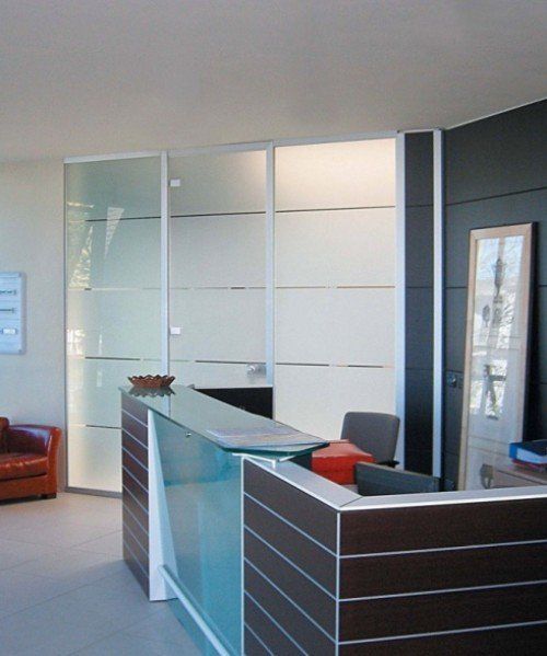 bancone reception in vetro