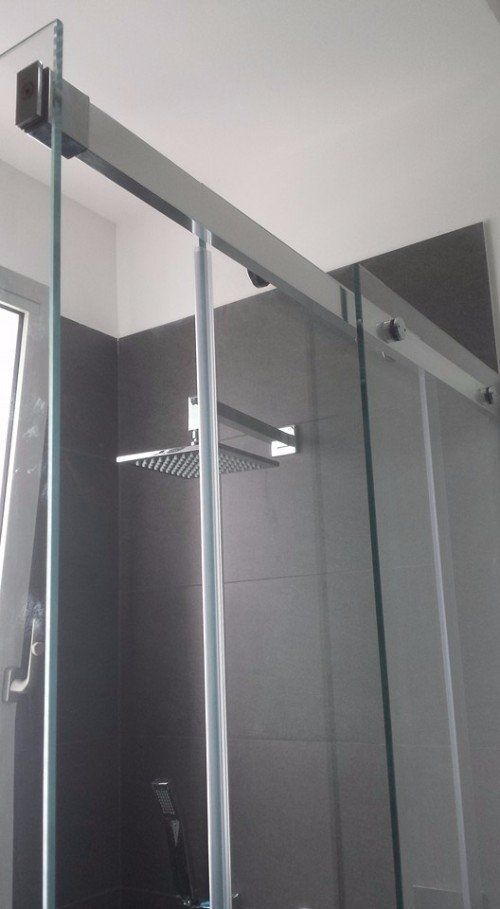 particolare di una cabina doccia