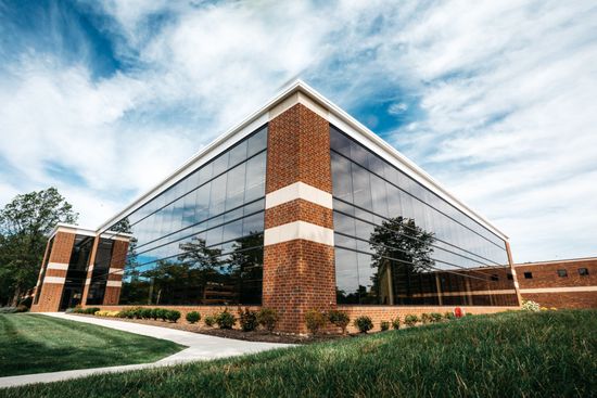Office Building Exterior with Glass Windows — Willoughby, OH — Euclid Glass & Door Office Building Exterior with Glass Windows — Willoughby, OH — Euclid Glass & Door