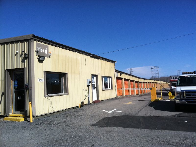 U-Haul Building with Old Paint Scheme