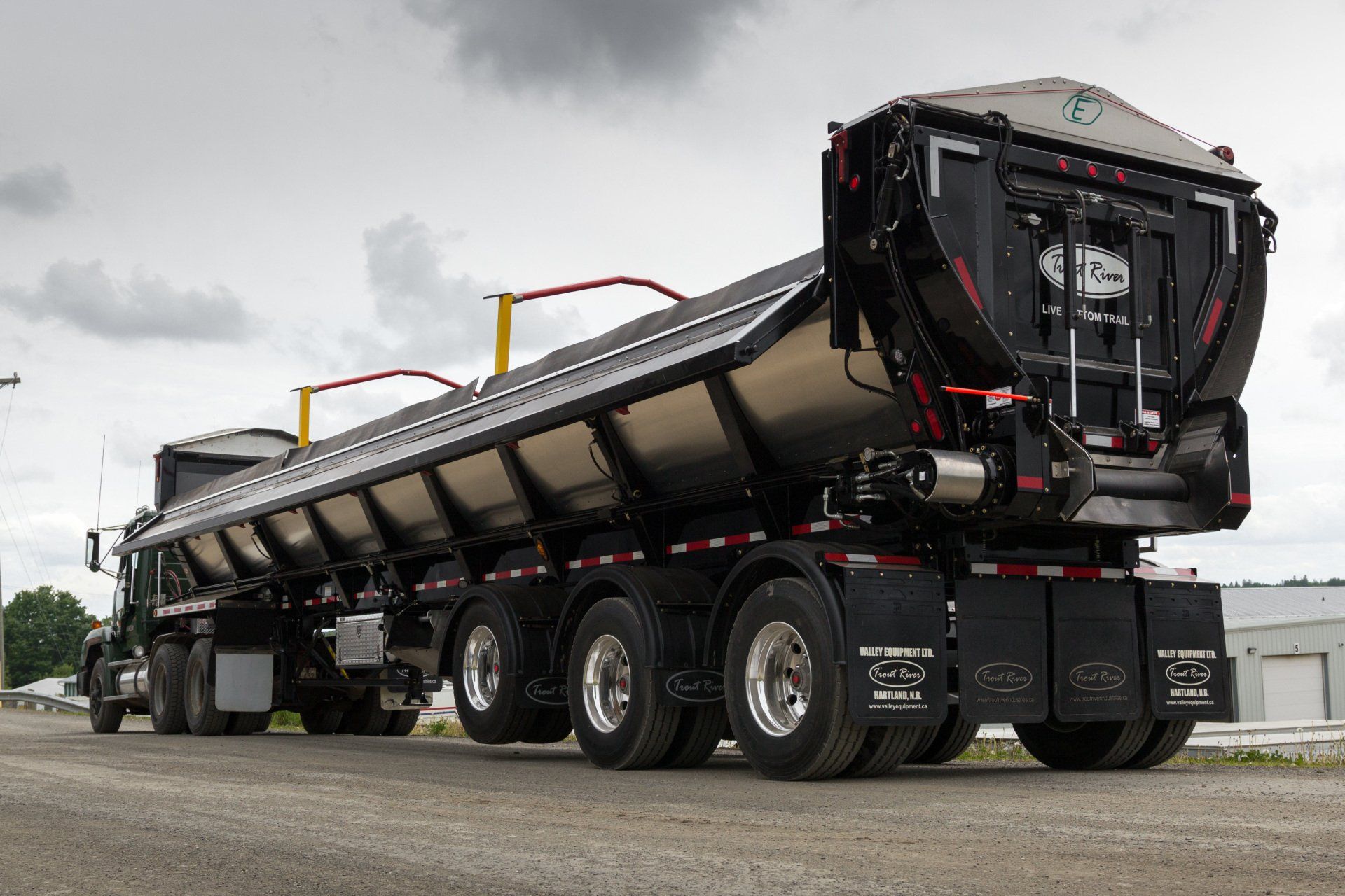 Trout River Industires Live Bottom End Trailer