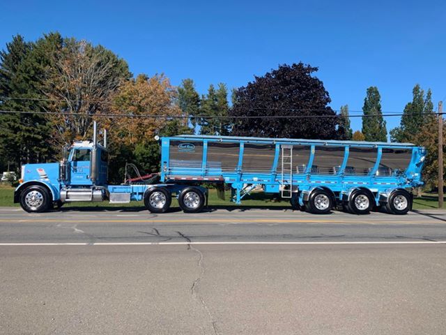 truck with Trout River Live Bottom trailer
