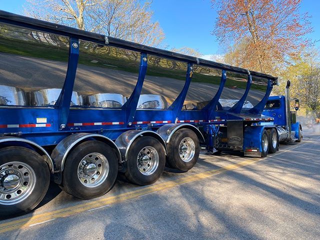 truck with Trout River Live Bottom trailer