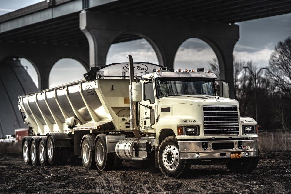truck and Trout River Live Bottom trailer