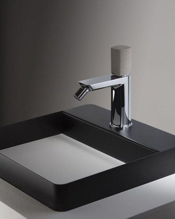 lavabo con rubinetto