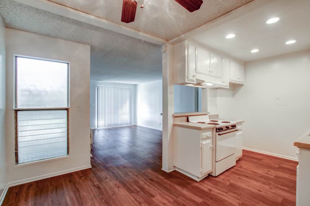Kitchen | Pinewood Apartments