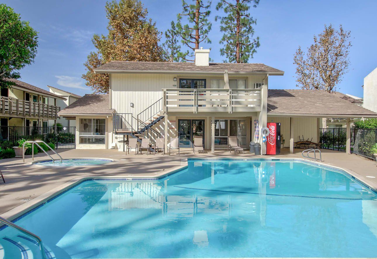 Pool | Pinewood Apartments