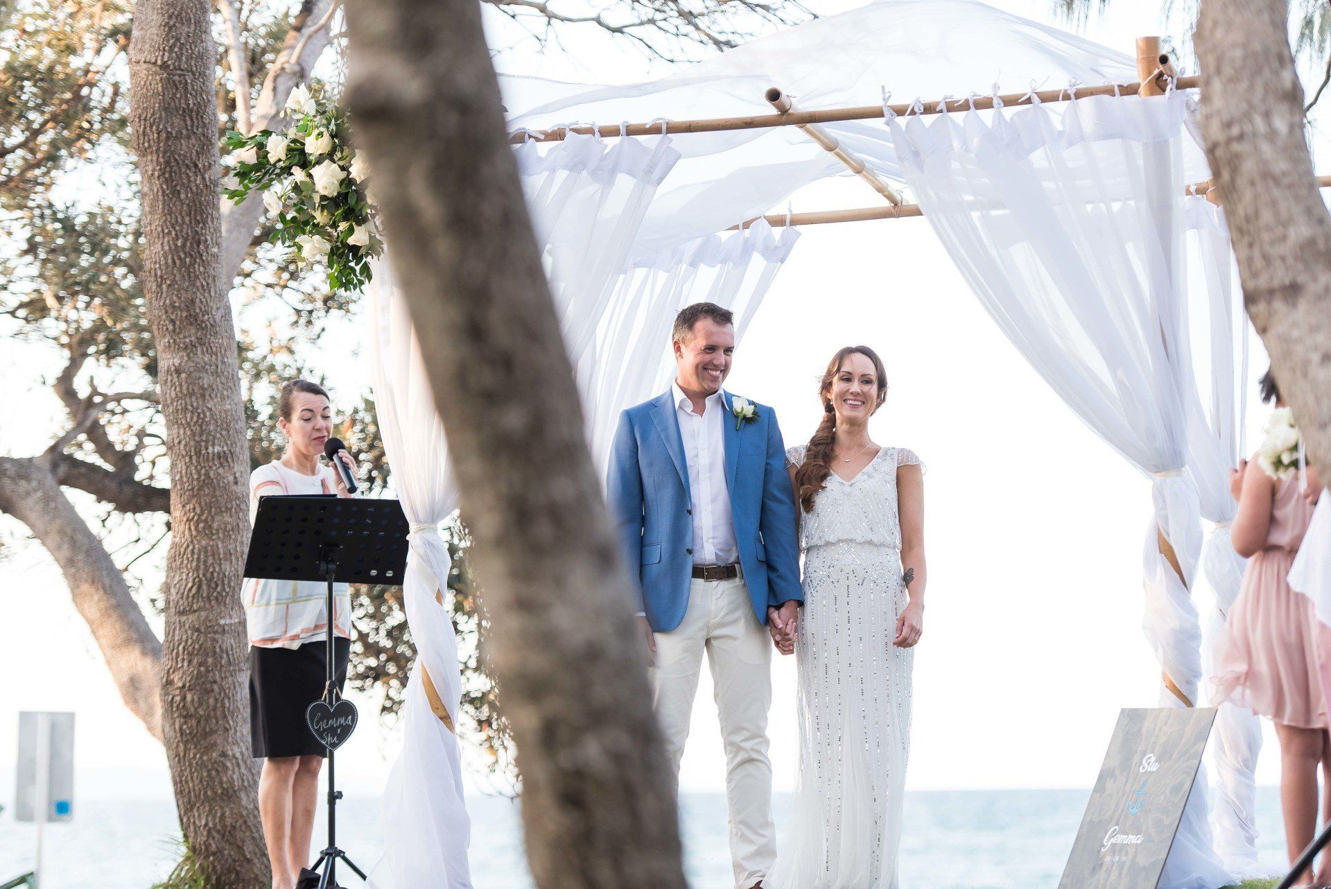 Noosa becah access 14/15, wedding couple saying their vows