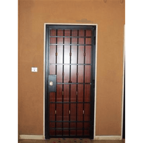 Porta con inferriate mobili