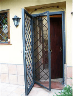 Porta con inferriata