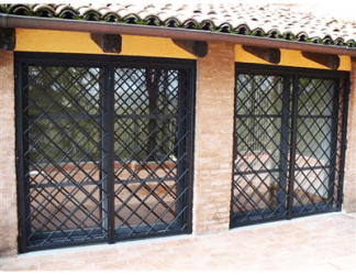 Finestra con inferriate