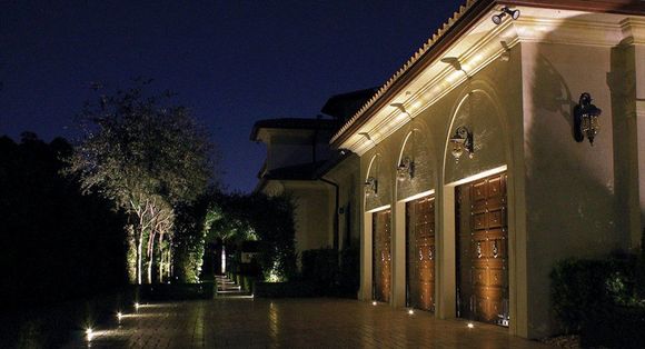 Architectural Lighting by Lampscape Lighting of Miami