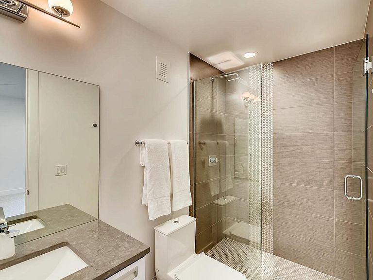 Glass Door Shower Room — Aurora, CO — TNT Glass LLC