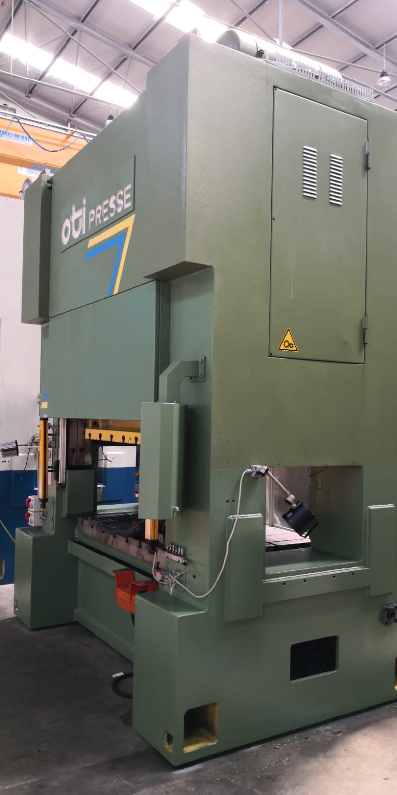 Molding press
