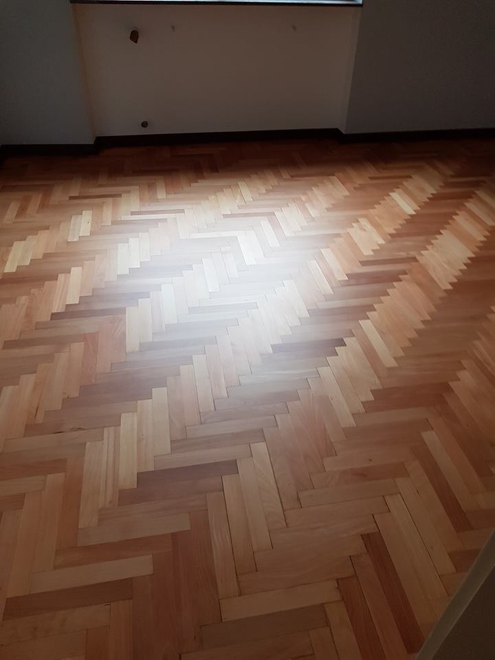 Pavimento in legno a spina di pesce