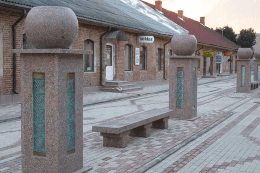 Arhitektūras elementi no dabīgā akmens