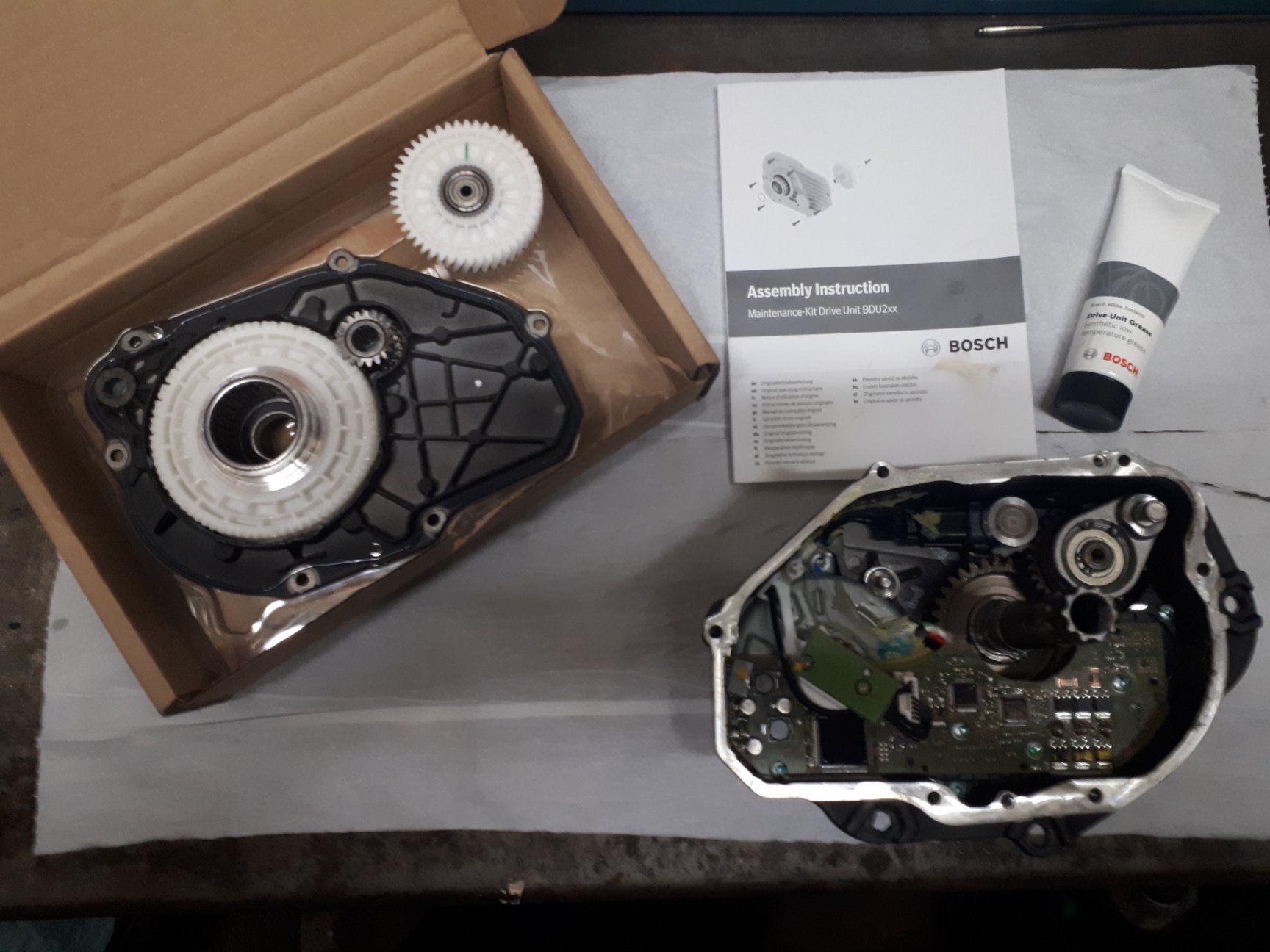 BOSCH e-bike motor bearing replacement kit. BOSCH e-bike motor bearing replacement kit.