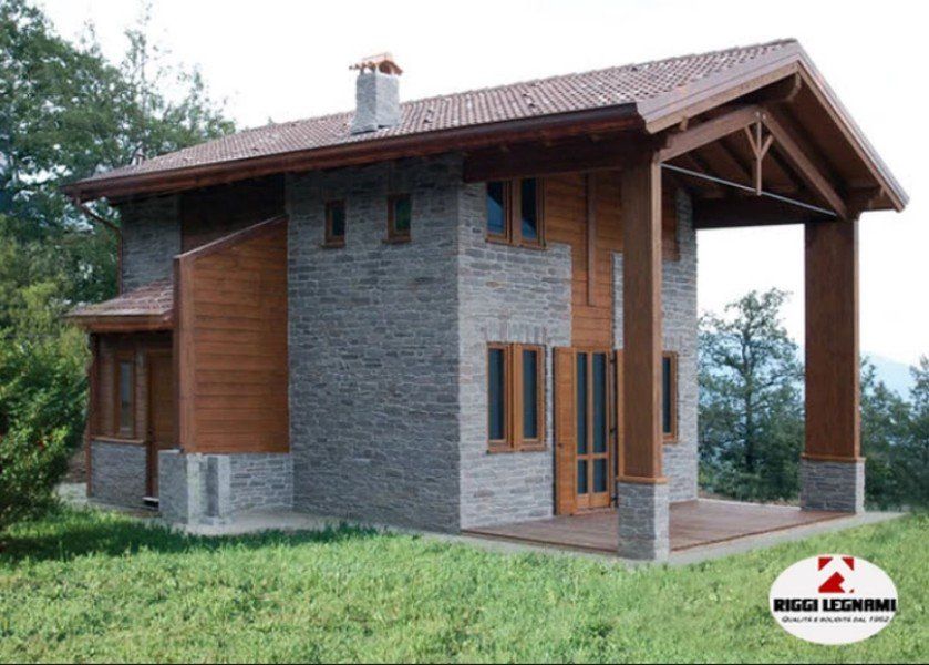 Grande casa in pietra e legno