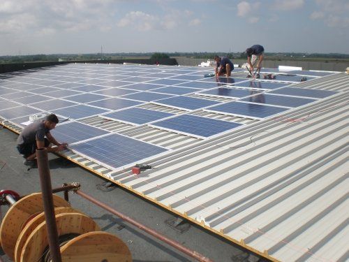 installazione pannelli fotovoltaici su tetti industriali