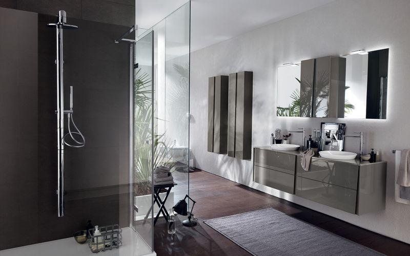 Bagno con box doccia