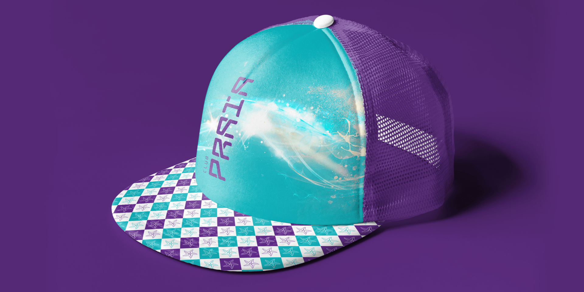 Um boné de beisebol azul e roxo está sobre uma superfície roxa.