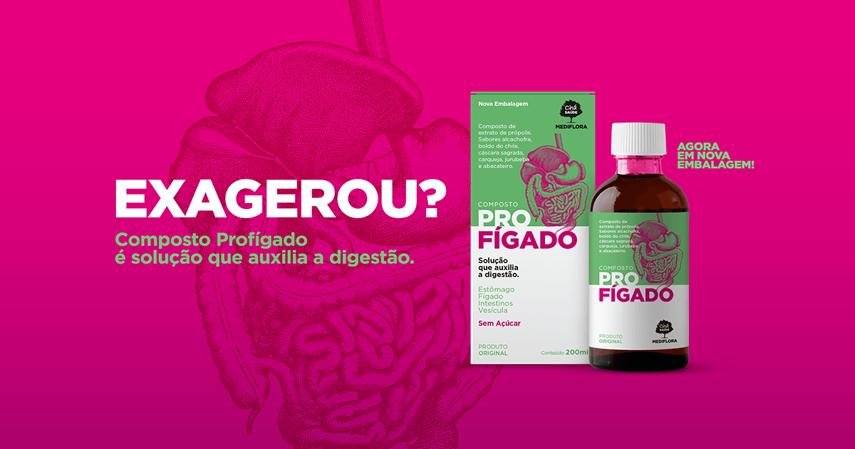Uma garrafa de líquido ao lado de uma caixa em um fundo rosa.