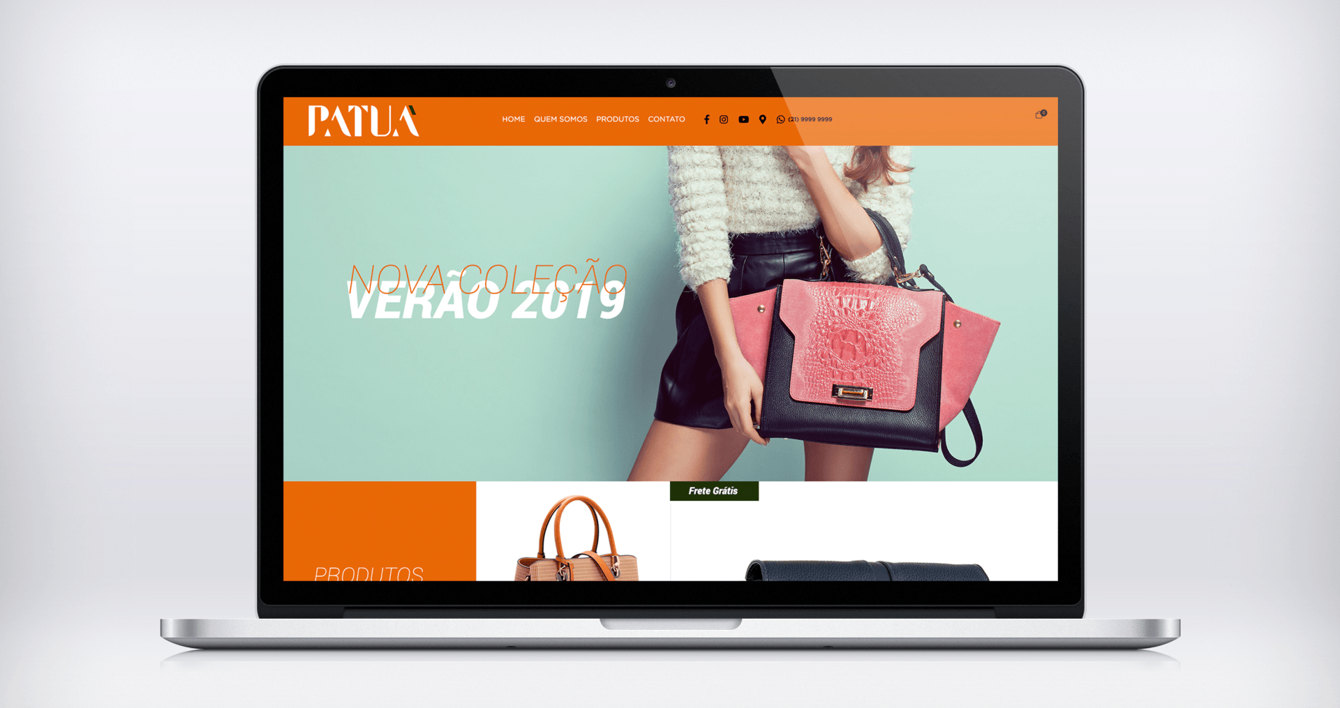 Um laptop com uma mulher segurando uma bolsa rosa na tela.
