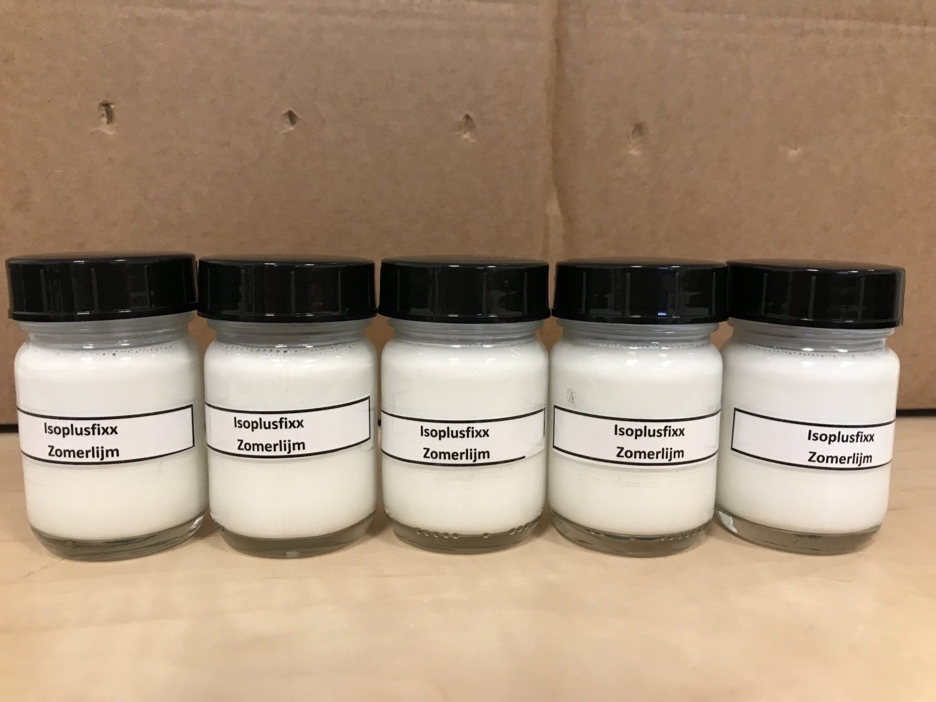 Bindmiddel Isofixx Lijm voor spouwmuurisolatie HR++-isoparels