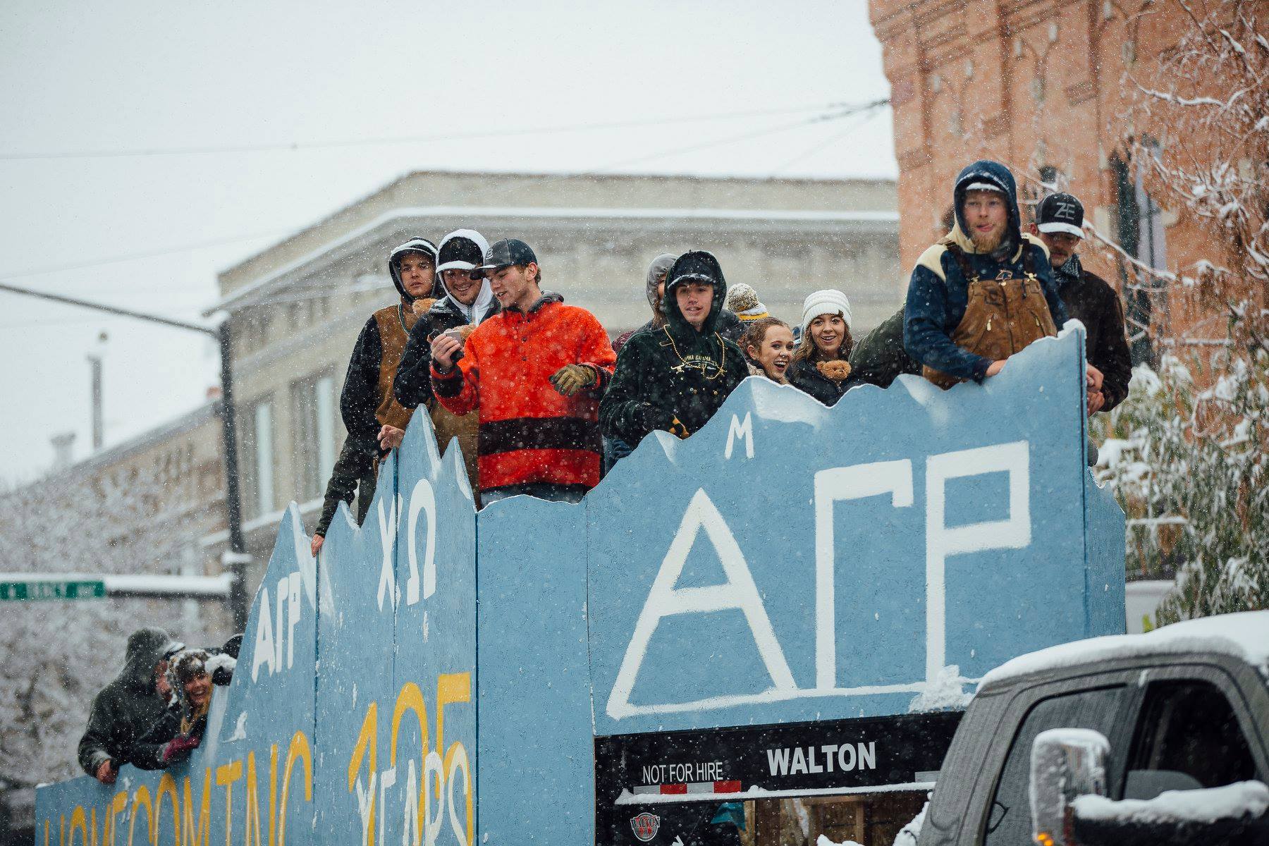 Sigma Chi and Alpha Gamma Rho homecoming float