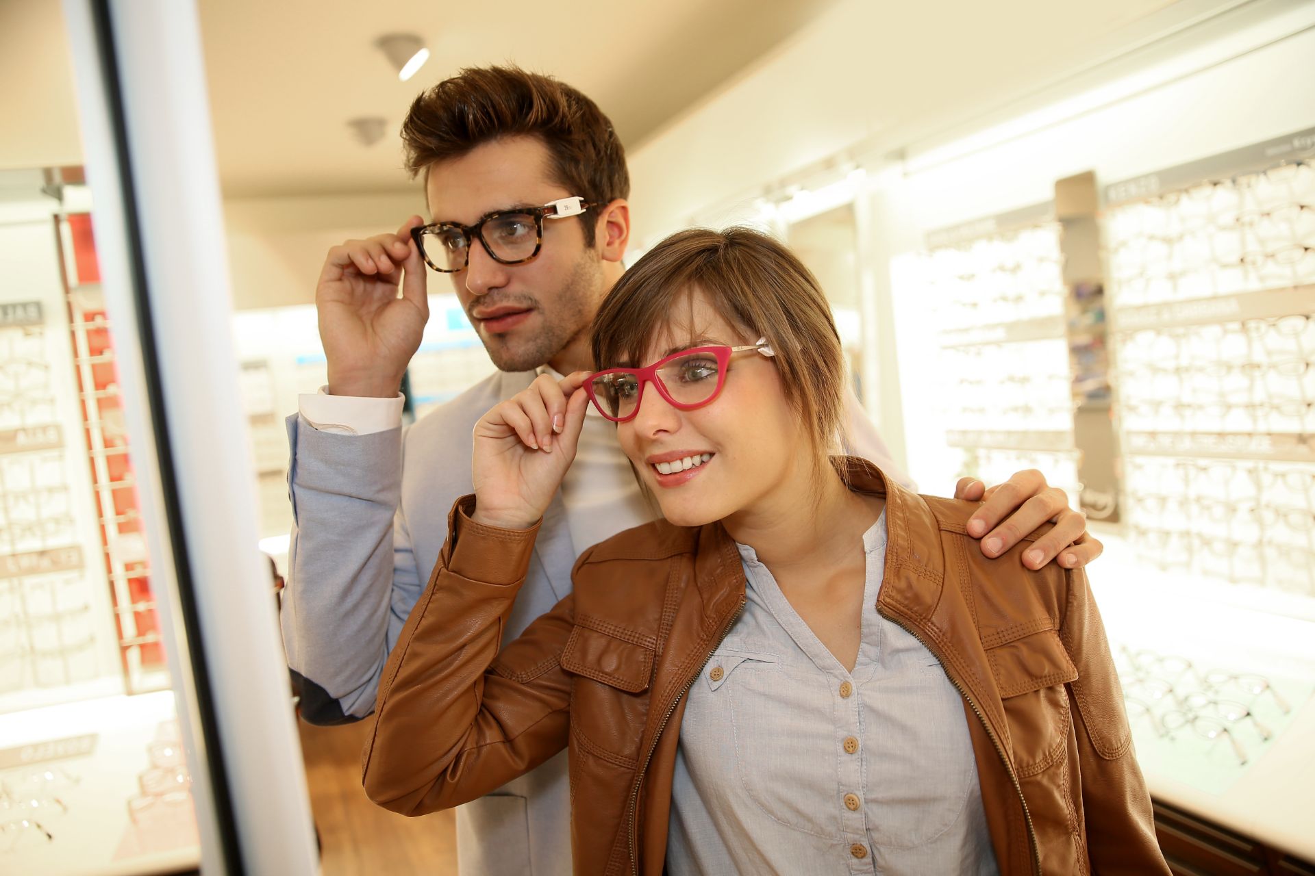 Clienti di un negozio di ottica