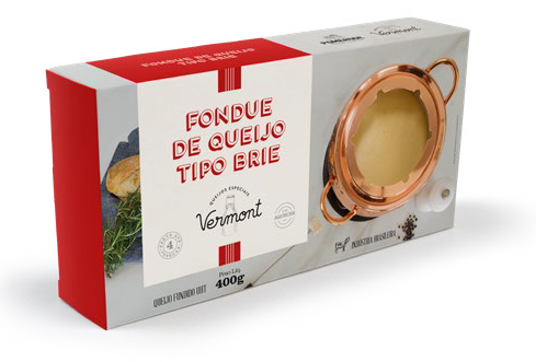 A box of fondue de queijo tipo brie on a white background.