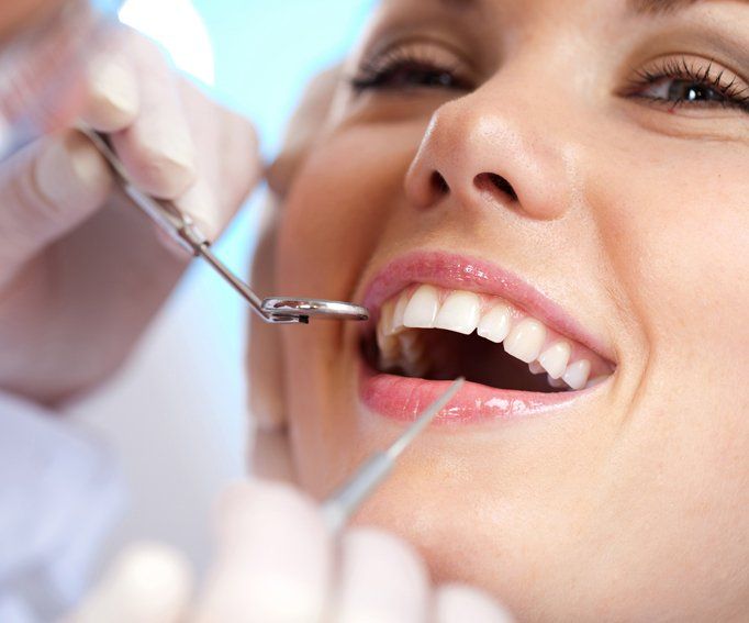 Girl visit to the dentist