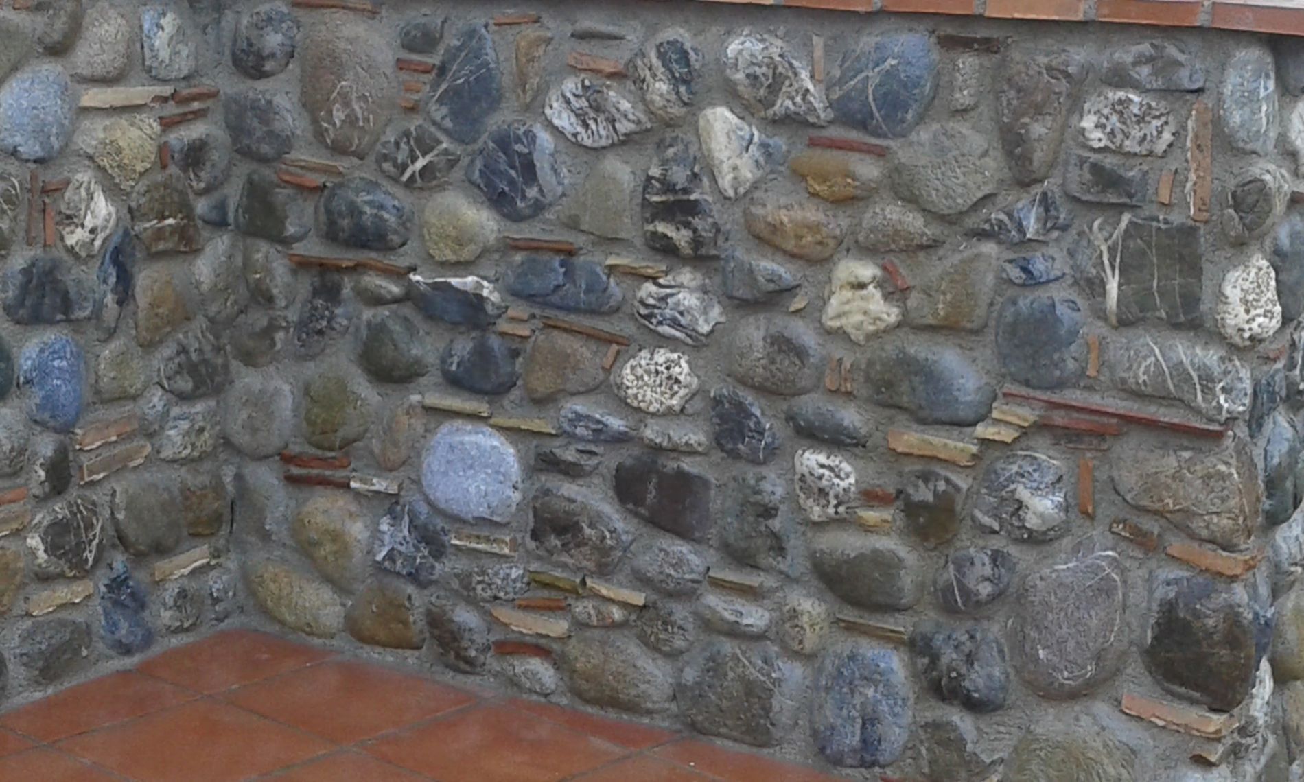 parete abitazione in pietra