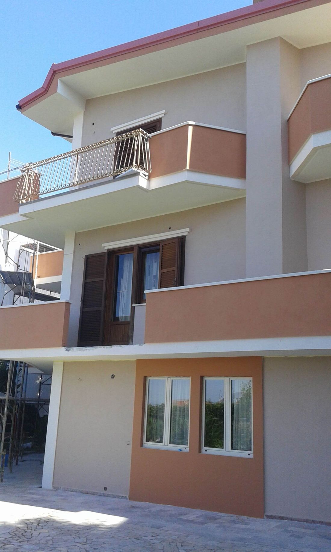 palazzina con prospetto appena restaurato