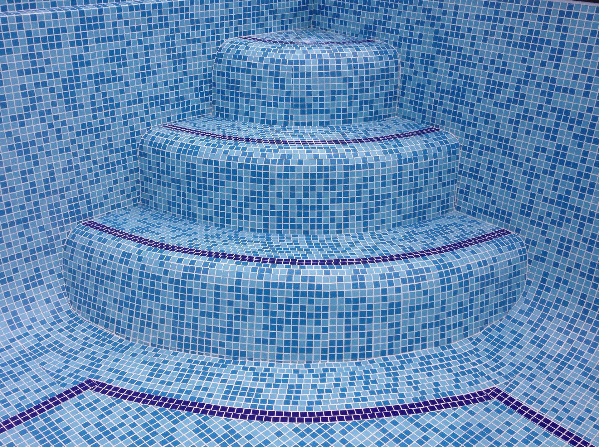 clean swimming pool