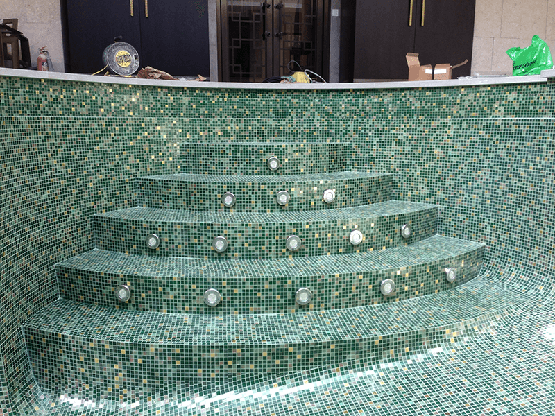 clean swimming pool