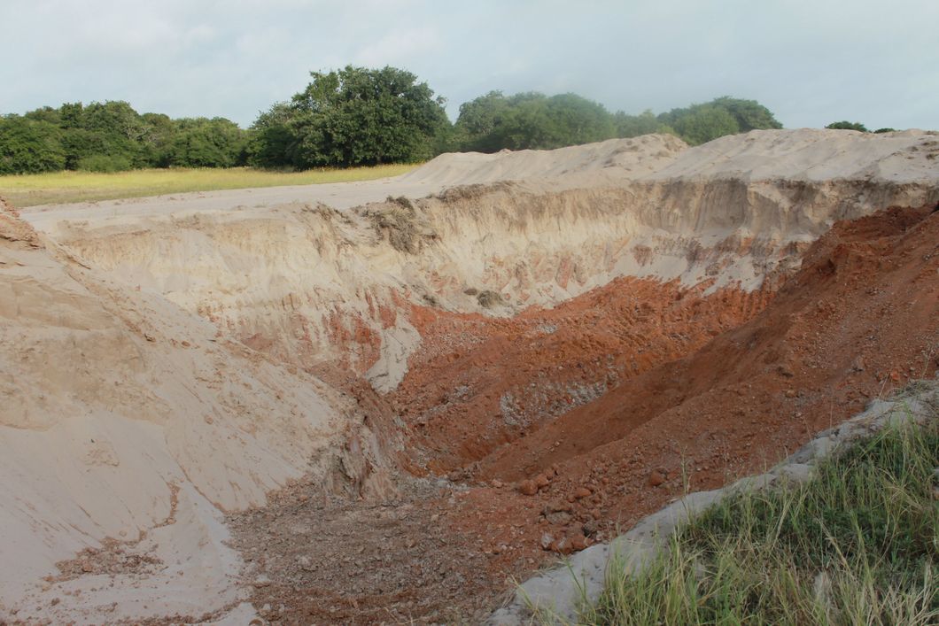 Rios Trucking Co., Hearne, TX landclearing and excavation