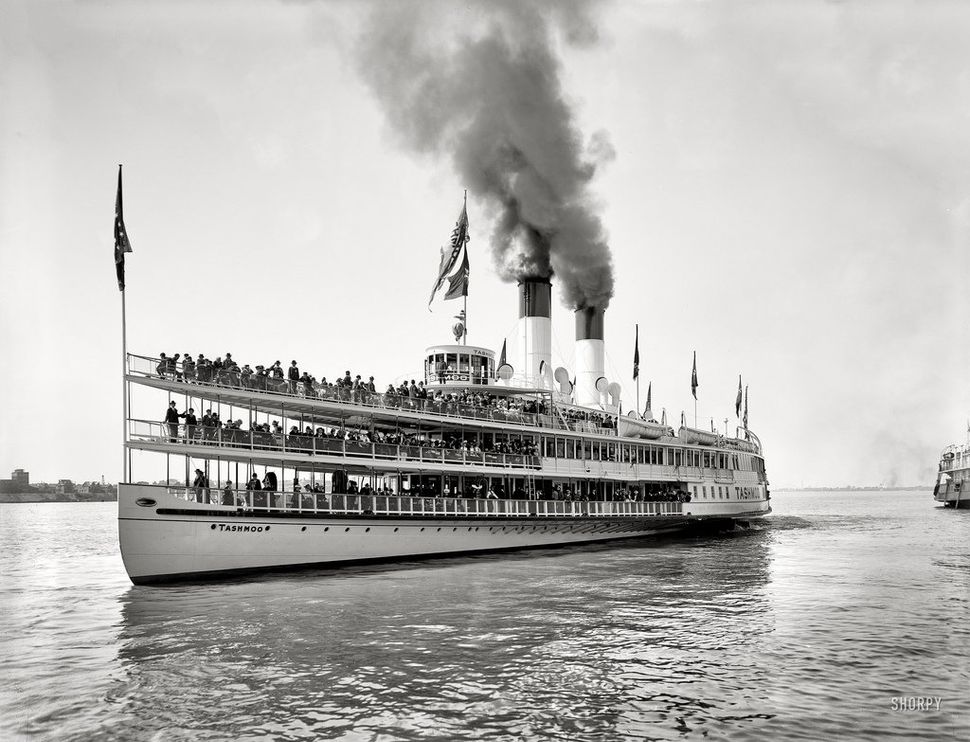 Tashmoo Paddlewheel Steamer built in 1899