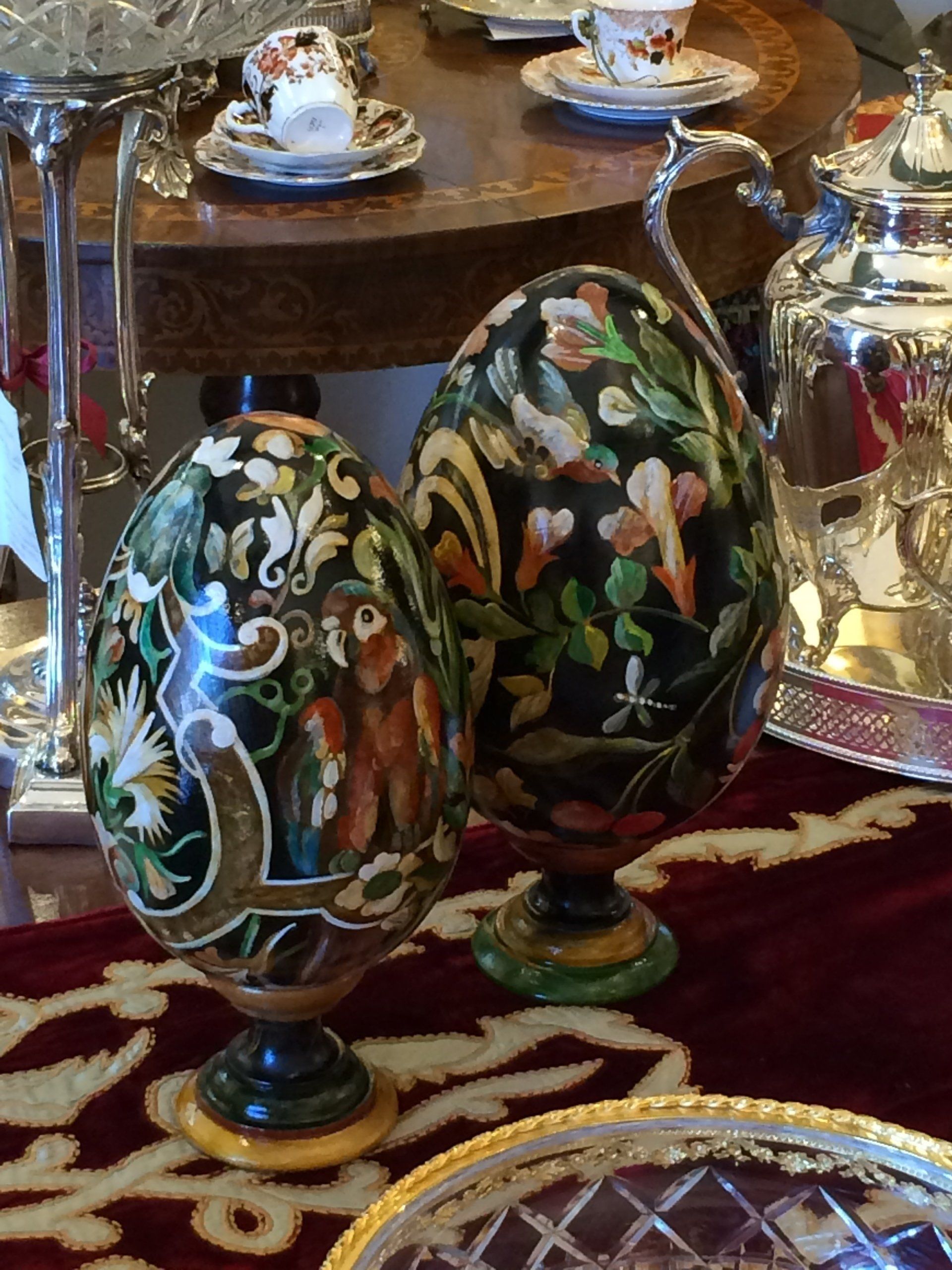 animali, cani, gatti, cavalli,  quadri, ritratti, dipinti, su misura, animali vestiti, oggetti, arredi, uova dipeinte, piatti, decorazioni, trompe, fiori, stencil, decoupage, carta, colla, matita, pennello, olio su tela , riviste, pubblicazioni, eventi, Marina Rigolone, artista, pittrice, decoratrice,