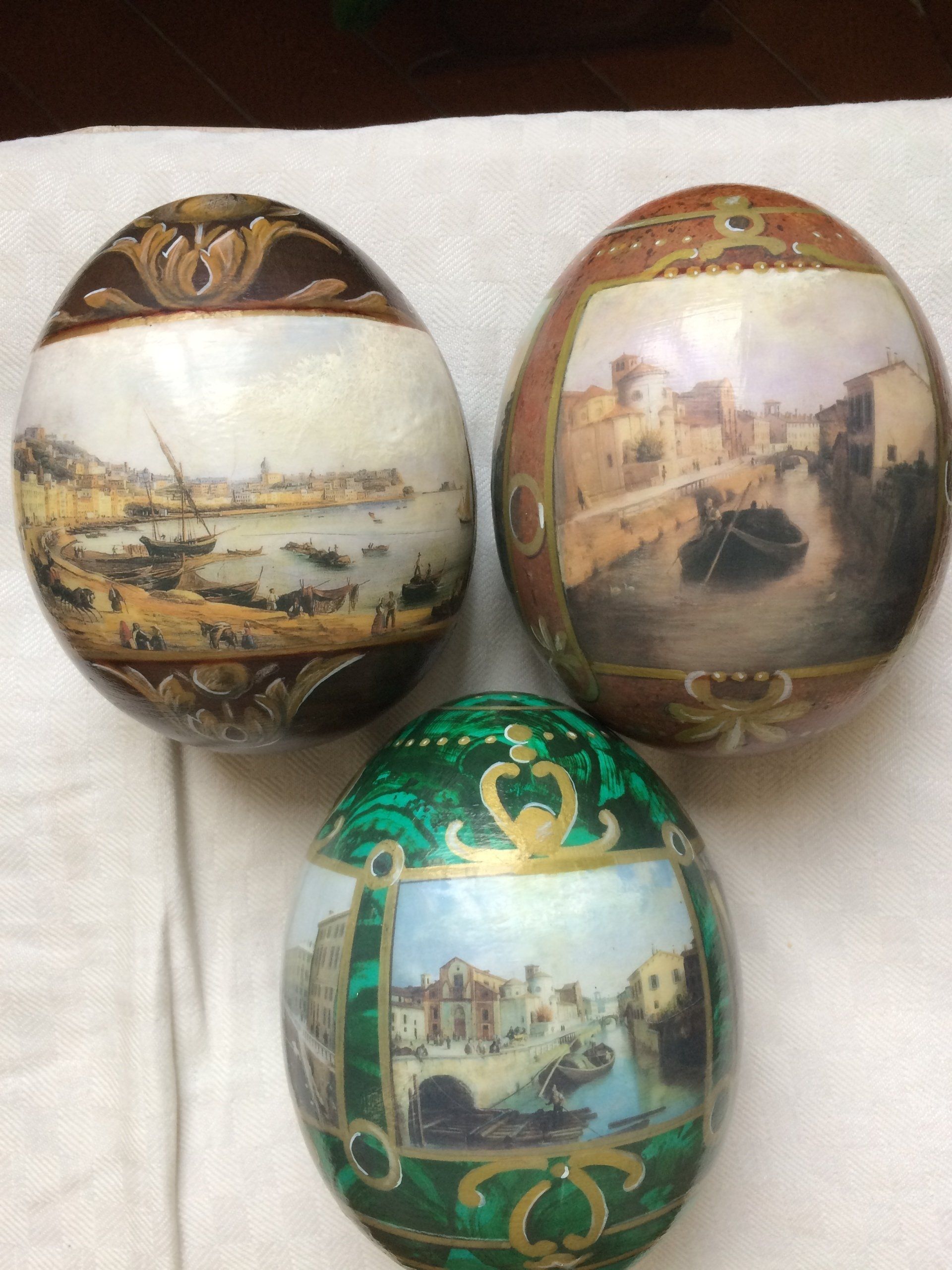 animali, cani, gatti, cavalli,  quadri, ritratti, dipinti, su misura, animali vestiti, oggetti, arredi, uova dipeinte, piatti, decorazioni, trompe, fiori, stencil, decoupage, carta, colla, matita, pennello, olio su tela , riviste, pubblicazioni, eventi, Marina Rigolone, artista, pittrice, decoratrice,