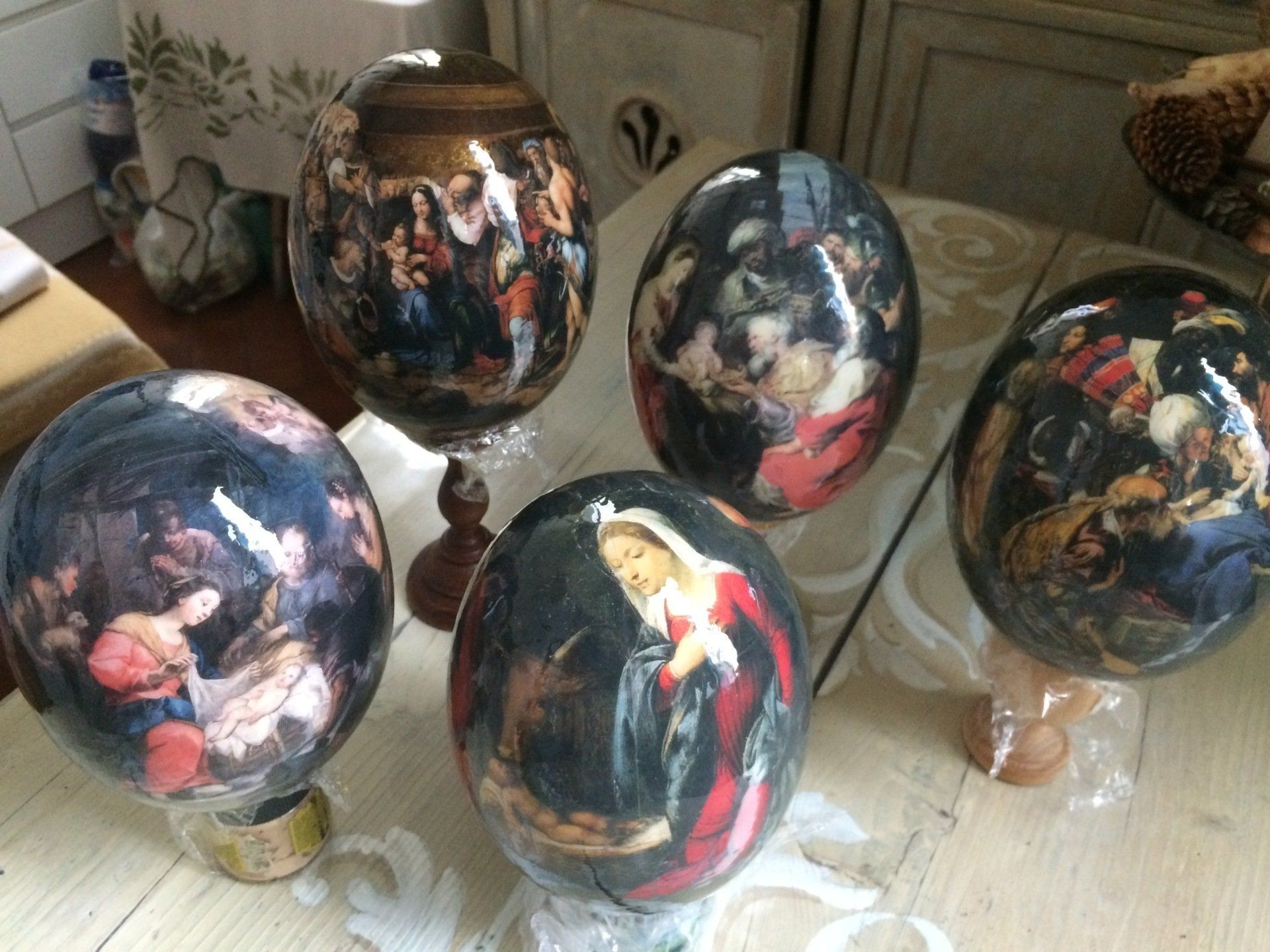 animali, cani, gatti, cavalli,  quadri, ritratti, dipinti, su misura, animali vestiti, oggetti, arredi, uova dipeinte, piatti, decorazioni, trompe, fiori, stencil, decoupage, carta, colla, matita, pennello, olio su tela , riviste, pubblicazioni, eventi, Marina Rigolone, artista, pittrice, decoratrice,