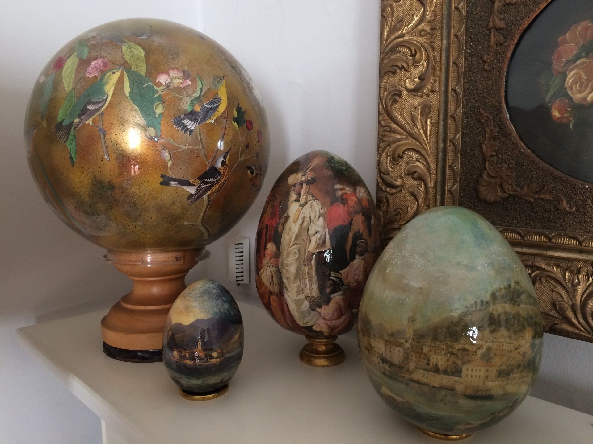 animali, cani, gatti, cavalli,  quadri, ritratti, dipinti, su misura, animali vestiti, oggetti, arredi, uova dipeinte, piatti, decorazioni, trompe, fiori, stencil, decoupage, carta, colla, matita, pennello, olio su tela , riviste, pubblicazioni, eventi, Marina Rigolone, artista, pittrice, decoratrice,