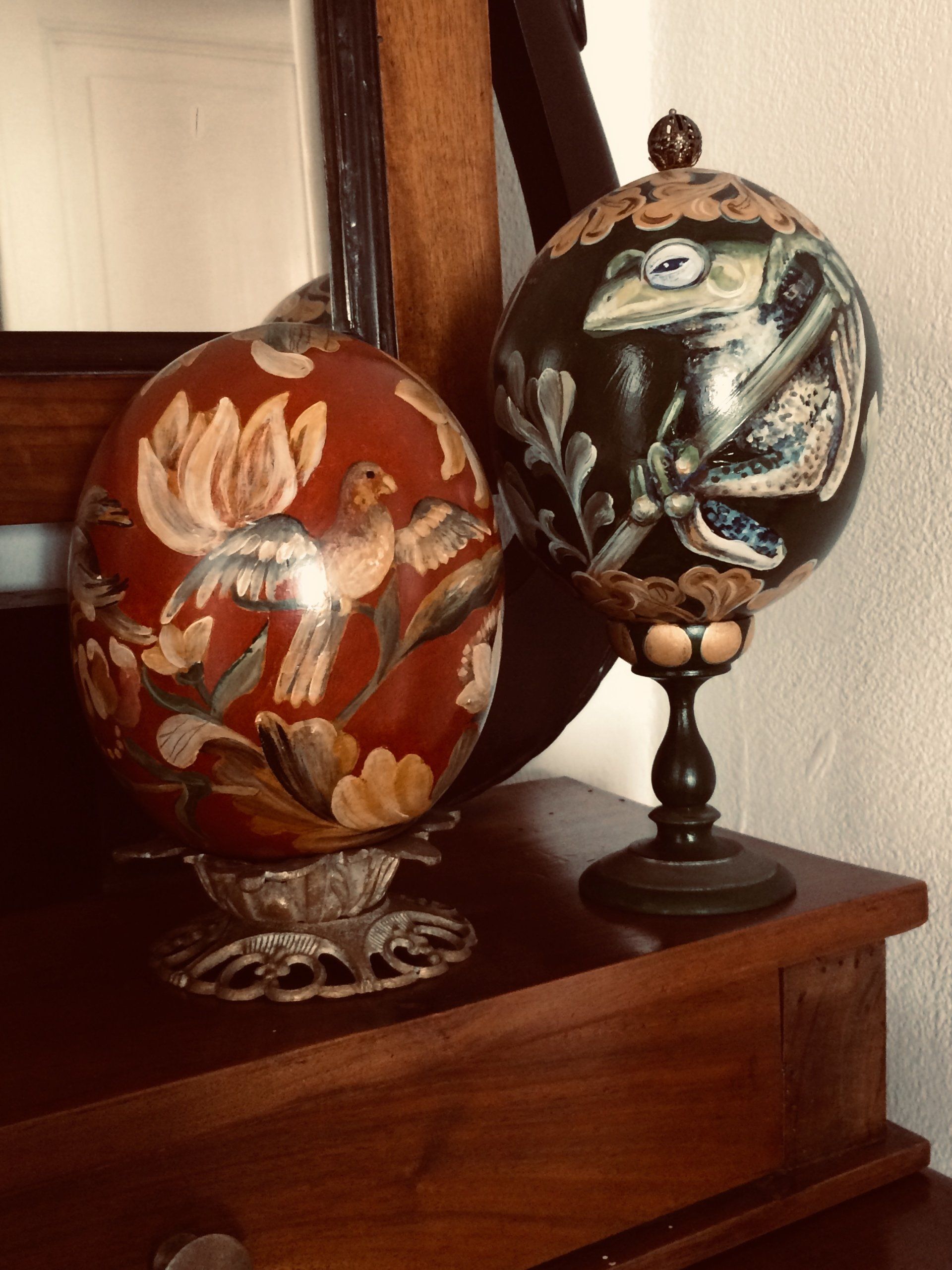 animali, cani, gatti, cavalli,  quadri, ritratti, dipinti, su misura, animali vestiti, oggetti, arredi, uova dipeinte, piatti, decorazioni, trompe, fiori, stencil, decoupage, carta, colla, matita, pennello, olio su tela , riviste, pubblicazioni, eventi, Marina Rigolone, artista, pittrice, decoratrice,