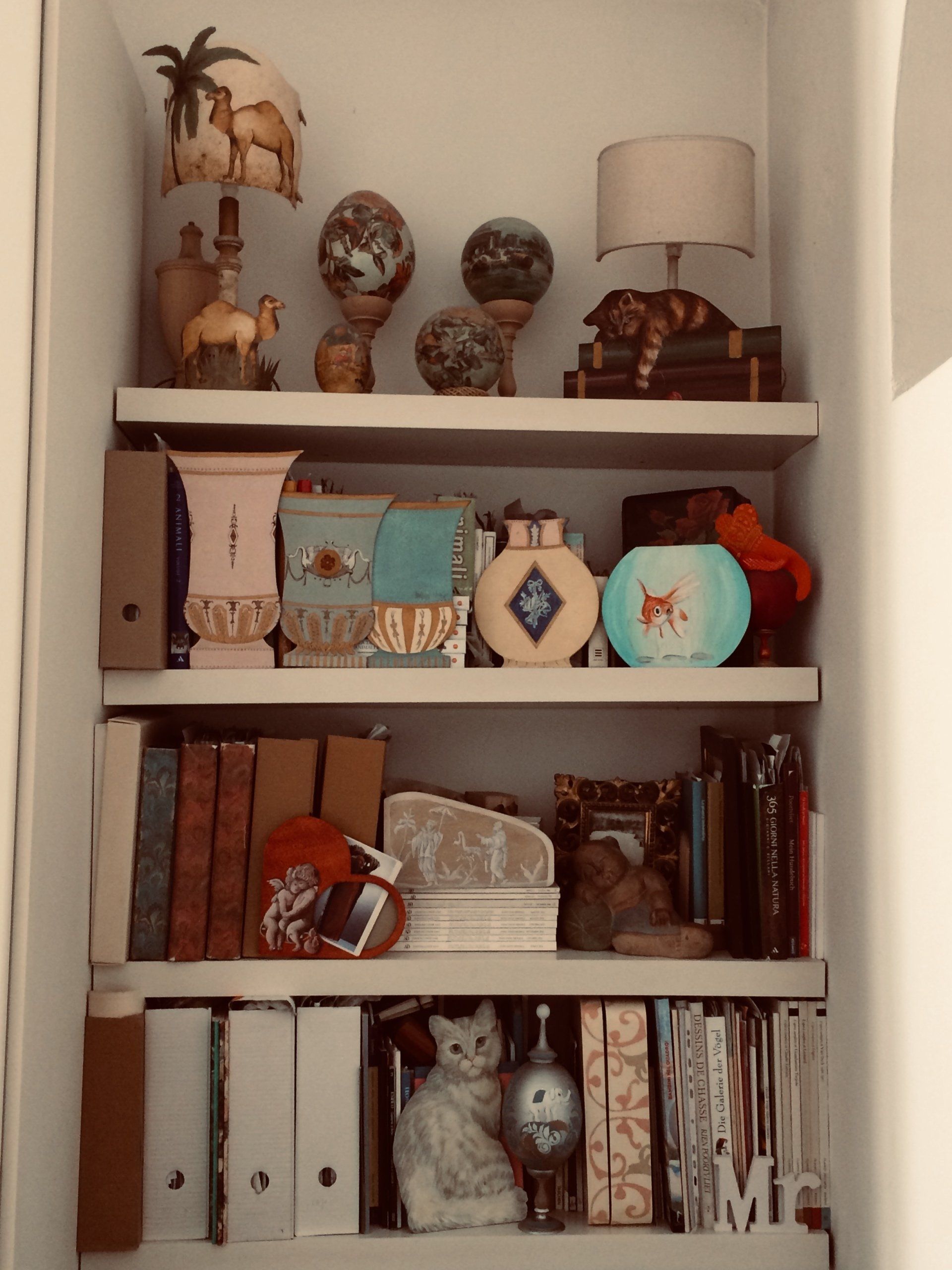 animali, cani, gatti, cavalli, quadri, ritratti, dipinti, su misura, animali vestiti, oggetti, arredi, uova dipeinte, piatti, decorazioni, trompe, fiori, stencil, decoupage, carta, colla, matita, pennello, olio su tela , riviste, pubblicazioni, eventi, Marina Rigolone, artista, pittrice, decoratrice,