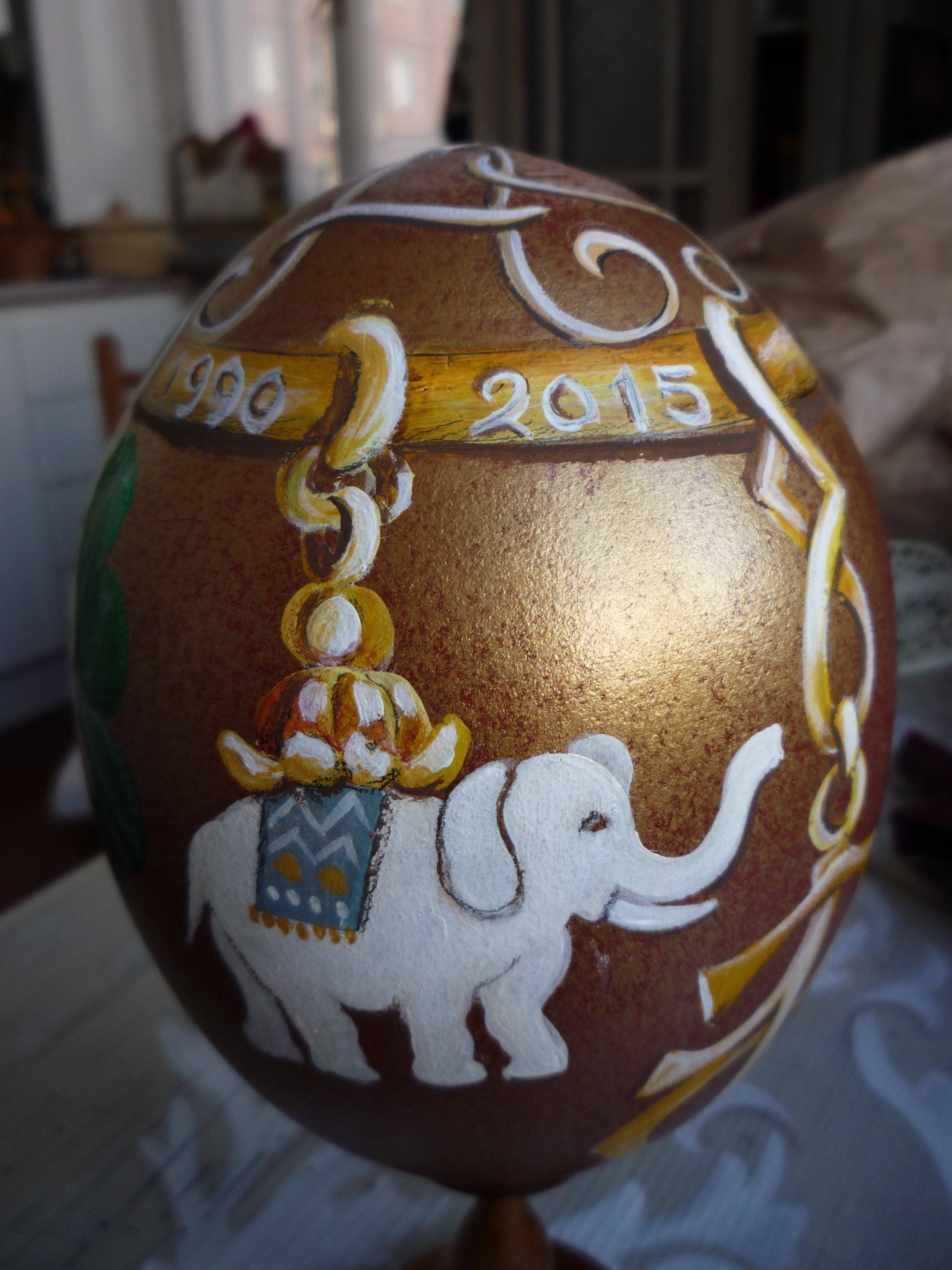 animali, cani, gatti, cavalli,  quadri, ritratti, dipinti, su misura, animali vestiti, oggetti, arredi, uova dipeinte, piatti, decorazioni, trompe, fiori, stencil, decoupage, carta, colla, matita, pennello, olio su tela , riviste, pubblicazioni, eventi, Marina Rigolone, artista, pittrice, decoratrice,
