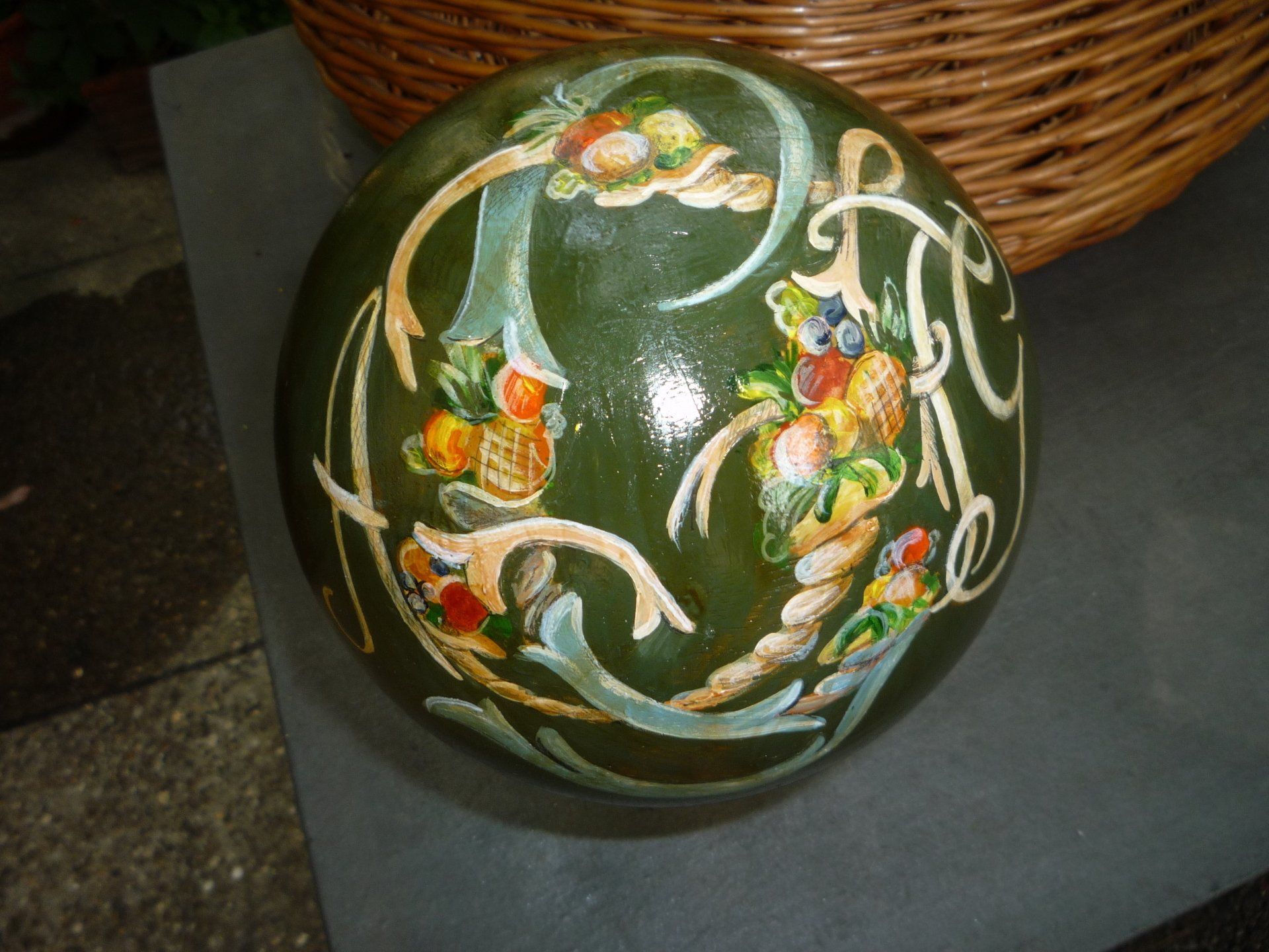 animali, cani, gatti, cavalli,  quadri, ritratti, dipinti, su misura, animali vestiti, oggetti, arredi, uova dipeinte, piatti, decorazioni, trompe, fiori, stencil, decoupage, carta, colla, matita, pennello, olio su tela , riviste, pubblicazioni, eventi, Marina Rigolone, artista, pittrice, decoratrice,