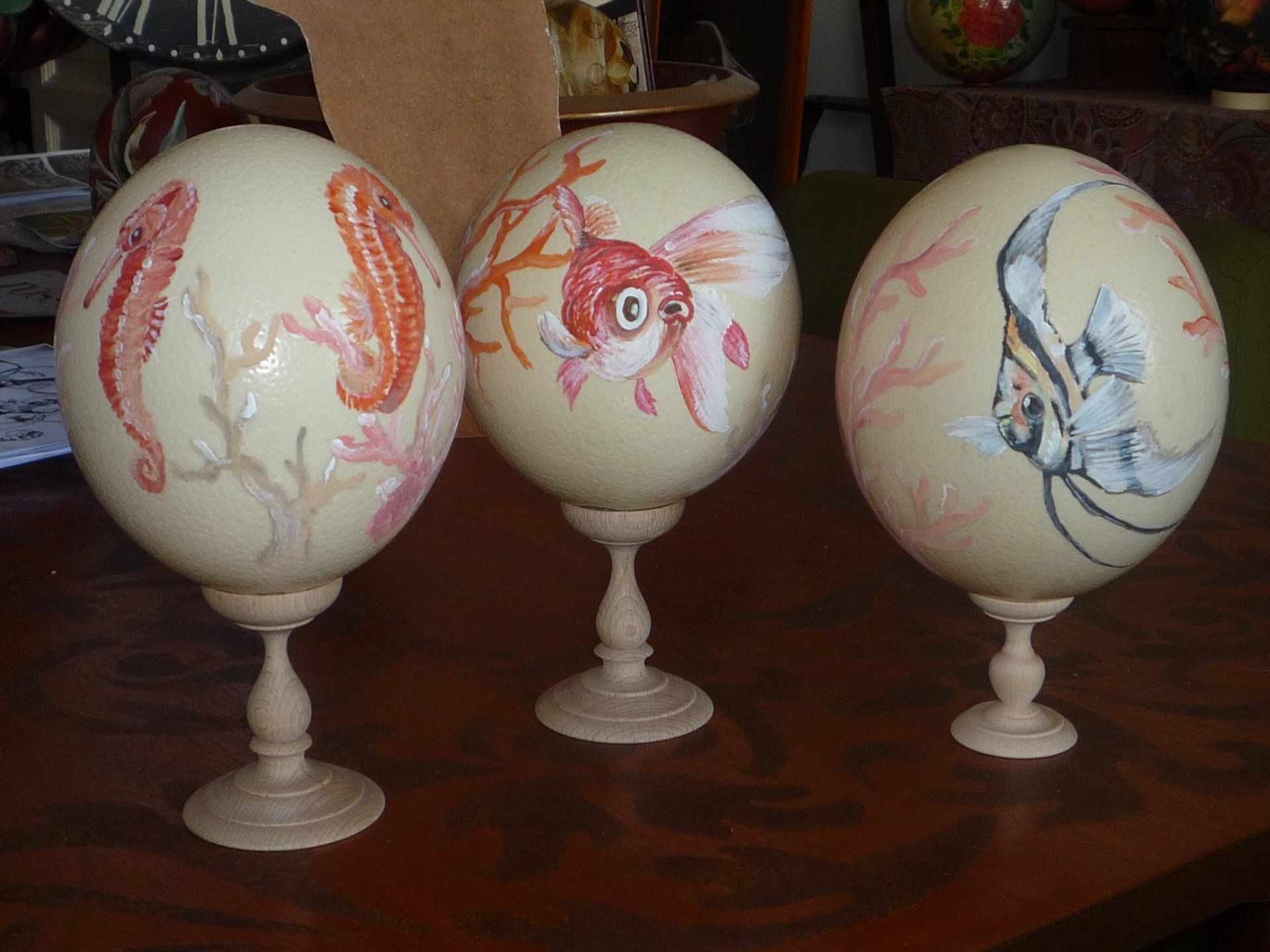 animali, cani, gatti, cavalli,  quadri, ritratti, dipinti, su misura, animali vestiti, oggetti, arredi, uova dipeinte, piatti, decorazioni, trompe, fiori, stencil, decoupage, carta, colla, matita, pennello, olio su tela , riviste, pubblicazioni, eventi, Marina Rigolone, artista, pittrice, decoratrice,